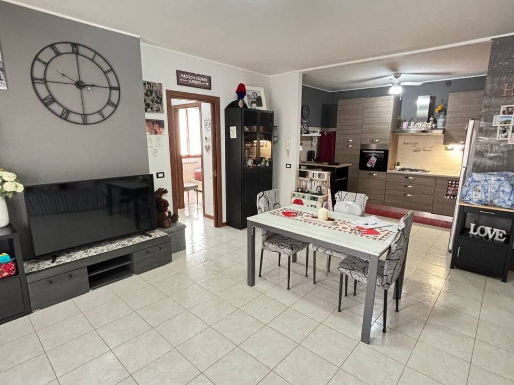 appartamento in vendita a Cadeo in zona Roveleto