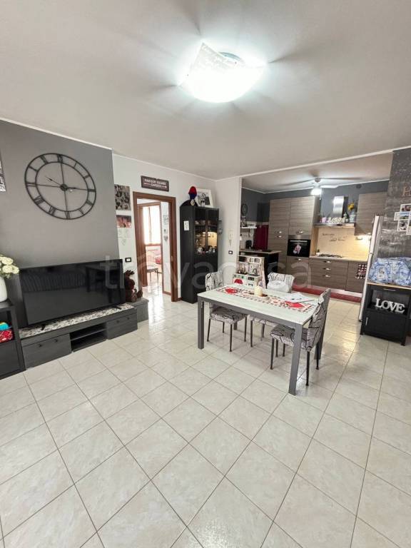 appartamento in vendita a Cadeo in zona Roveleto