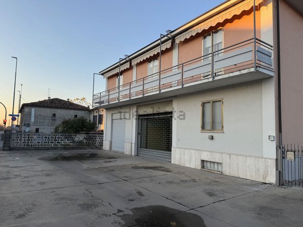 casa indipendente in vendita a Cadeo