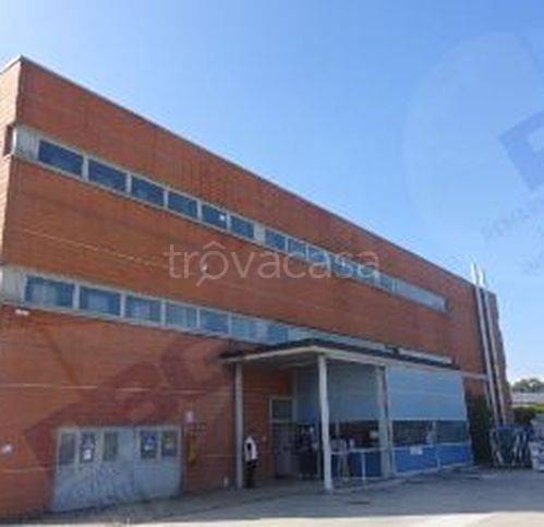 locale commerciale in vendita a Cadeo