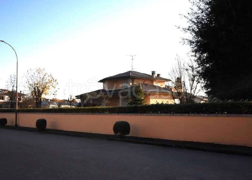 casa indipendente in vendita a Cadeo in zona Roveleto