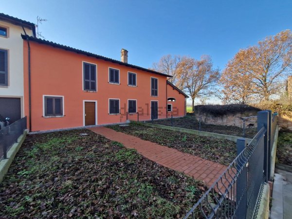 casa indipendente in vendita a Cadeo in zona Saliceto