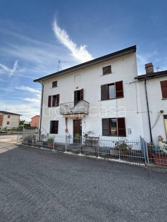 casa indipendente in vendita a Cadeo in zona Roveleto