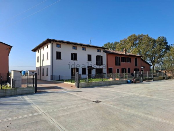 casa indipendente in vendita a Cadeo in zona Saliceto