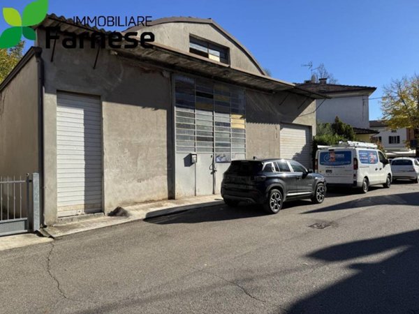 locale commerciale in vendita a Cadeo in zona Roveleto