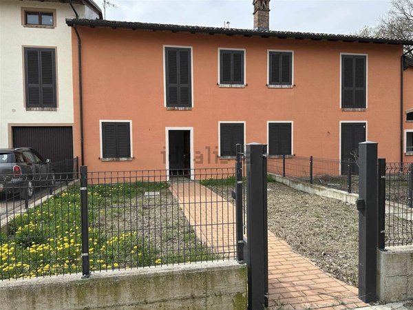 casa indipendente in vendita a Cadeo in zona Saliceto