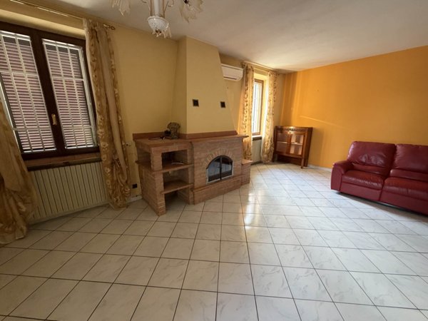 casa indipendente in vendita a Cadeo in zona Saliceto