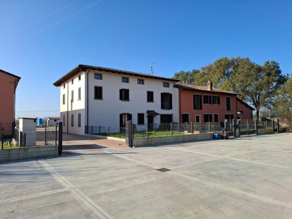casa indipendente in vendita a Cadeo in zona Roveleto
