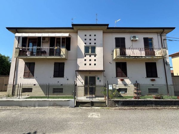 appartamento in vendita a Cadeo in zona Roveleto