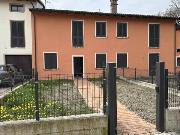 casa indipendente in vendita a Cadeo in zona Saliceto