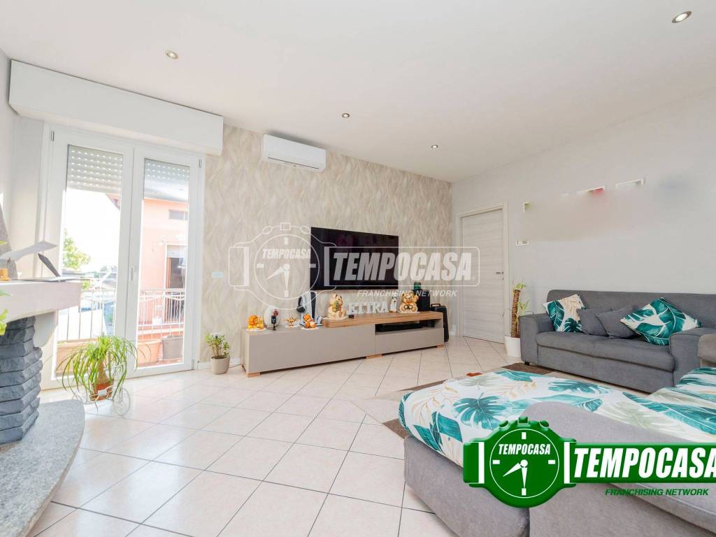 appartamento in vendita a Cadeo in zona Roveleto