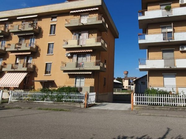 box auto in vendita a Cadeo in zona Roveleto