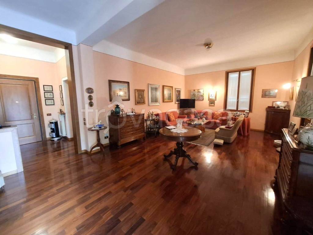 appartamento in vendita a Cadeo in zona Roveleto