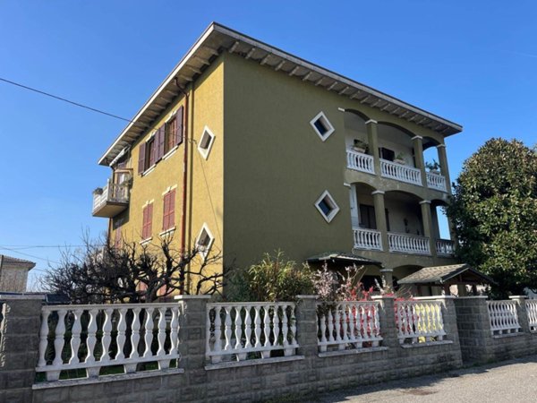 appartamento in vendita a Cadeo in zona Roveleto