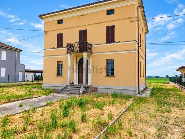 casa indipendente in vendita a Cadeo in zona Saliceto