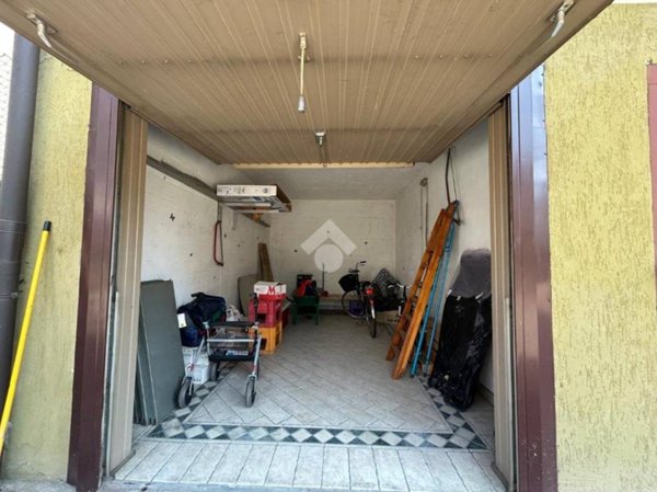 ufficio in vendita a Cadeo in zona Roveleto