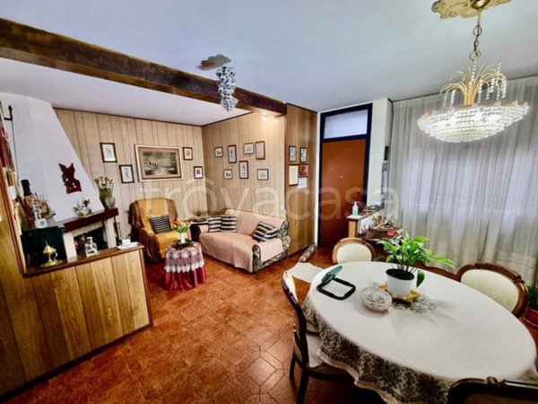 casa indipendente in vendita a Calendasco in zona Cotrebbia Nuova