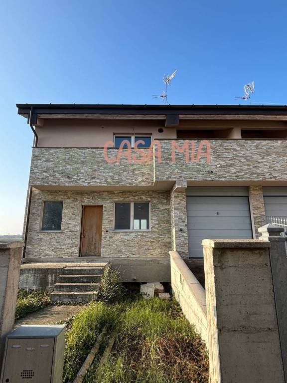 casa indipendente in vendita a Calendasco