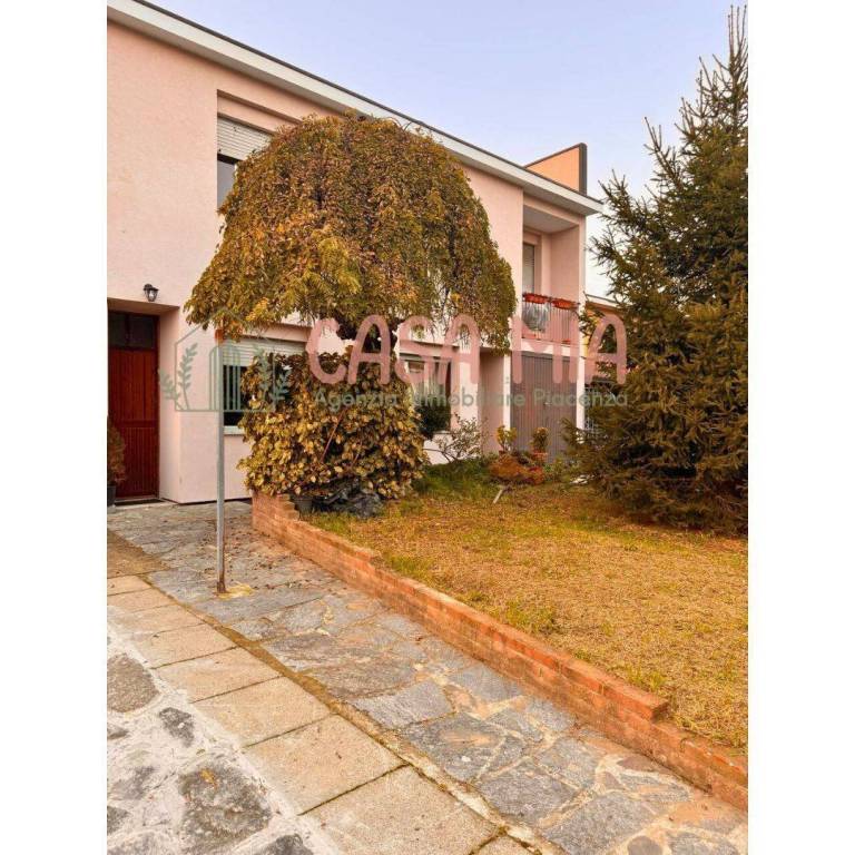 casa indipendente in vendita a Calendasco