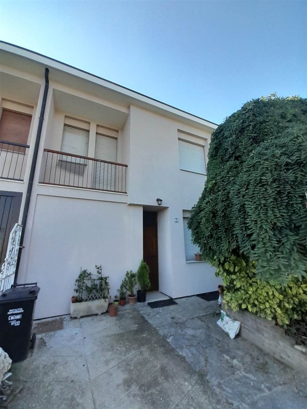 casa indipendente in vendita a Calendasco in zona Cotrebbia Nuova