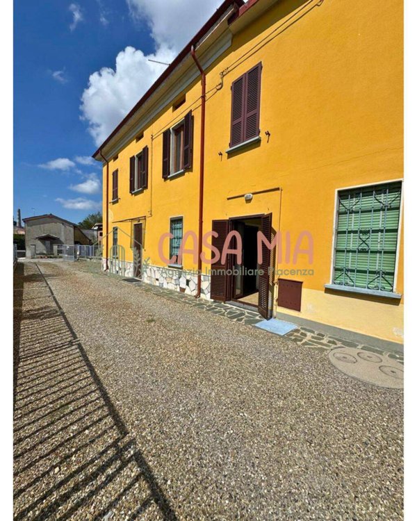 casa indipendente in vendita a Calendasco