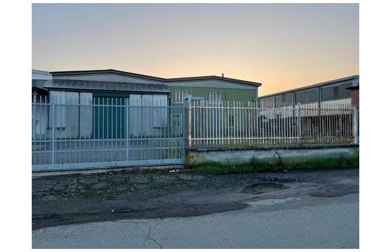 locale commerciale in vendita a Calendasco