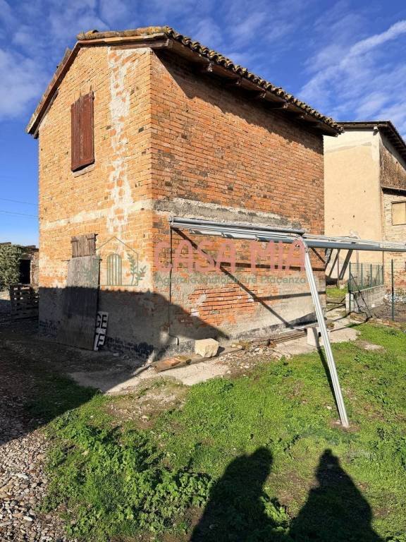 casa indipendente in vendita a Calendasco in zona Cotrebbia Nuova