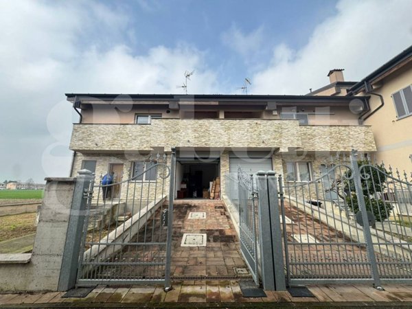 casa indipendente in vendita a Calendasco in zona Cotrebbia Nuova