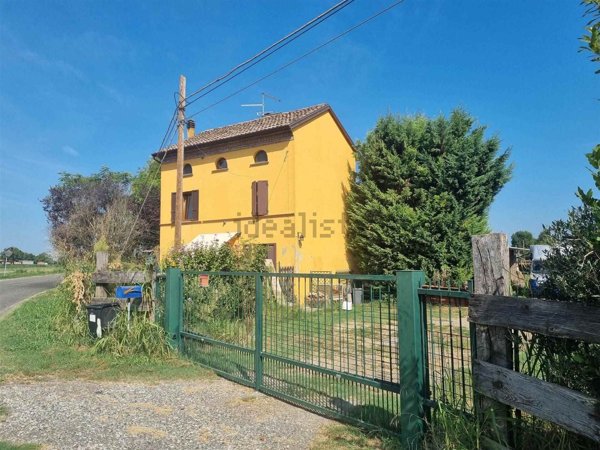 casa indipendente in vendita a Calendasco