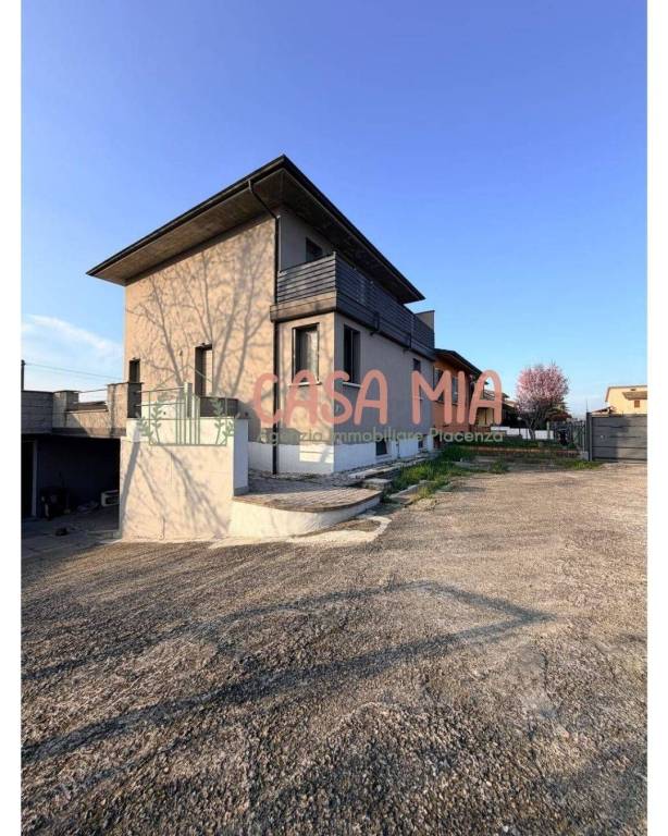 casa indipendente in vendita a Calendasco