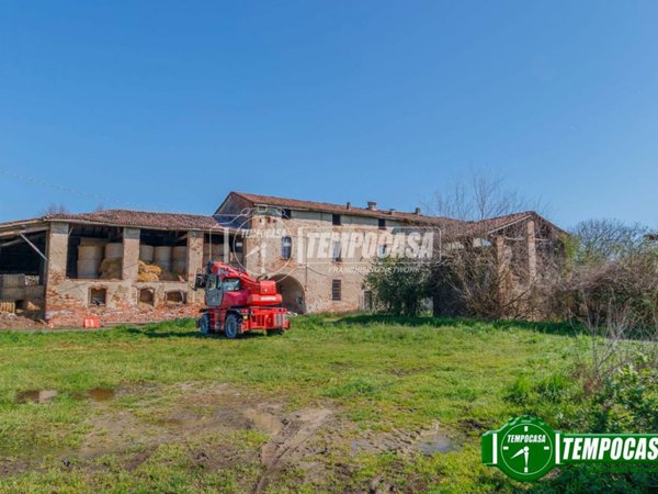 casale in vendita a Calendasco