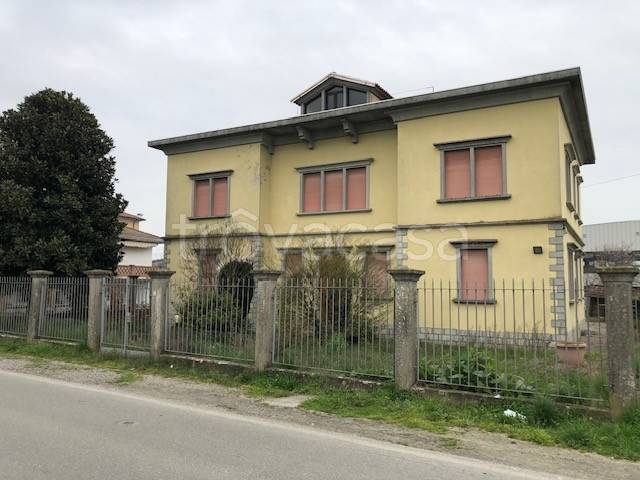 casa indipendente in vendita a Calendasco in zona Cotrebbia Nuova