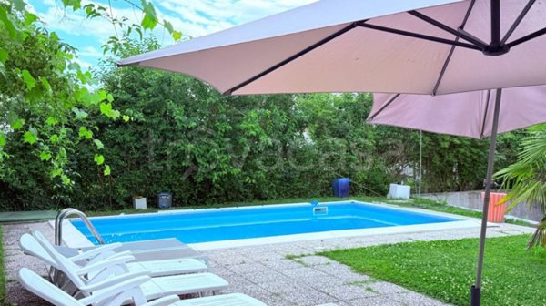 casa indipendente in vendita a Calendasco in zona Cotrebbia Nuova