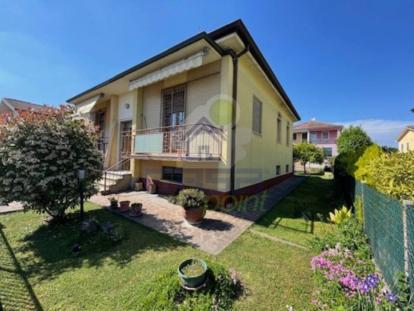 casa indipendente in vendita a Caorso