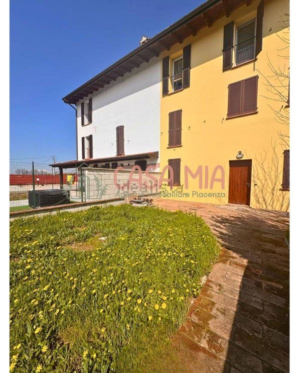casa indipendente in vendita a Caorso in zona Fossadello