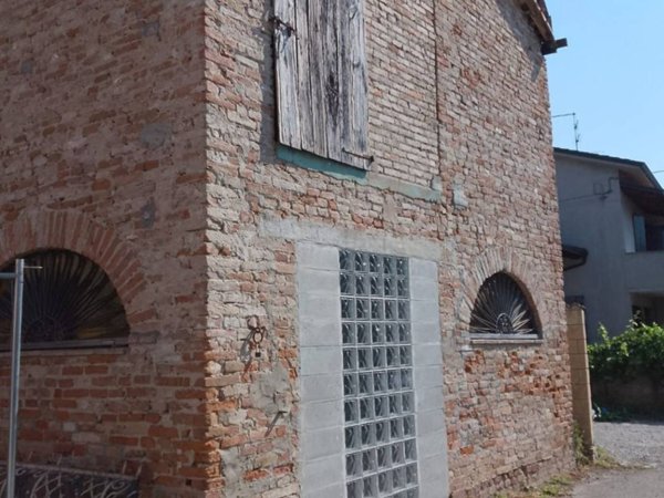 locale commerciale in vendita a Caorso