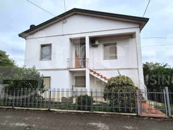 casa indipendente in vendita a Caorso