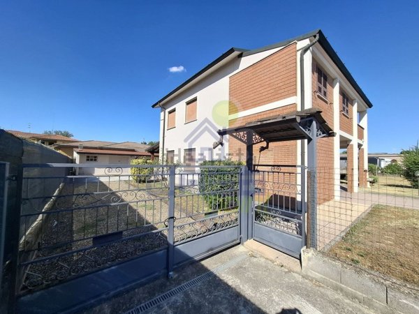 casa indipendente in vendita a Caorso