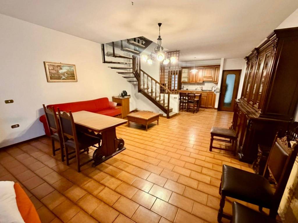 intera palazzina in vendita a Caorso