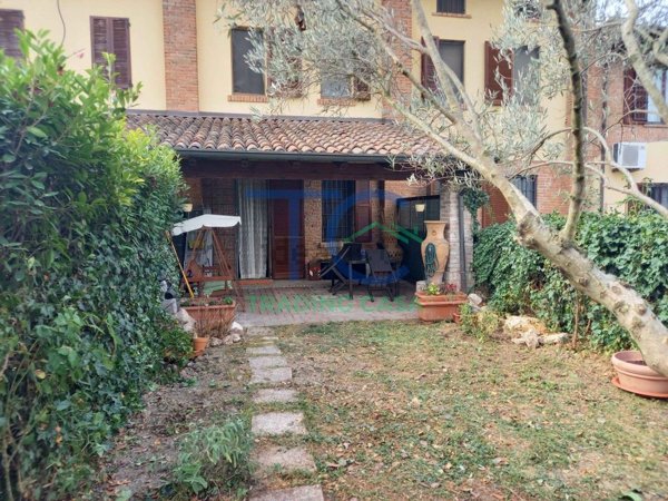 casa indipendente in vendita a Caorso in zona Fossadello