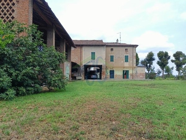 esavano in vendita a Caorso