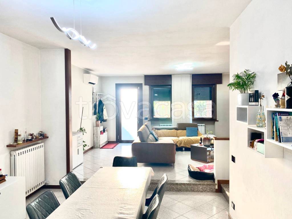 casa indipendente in vendita a Caorso