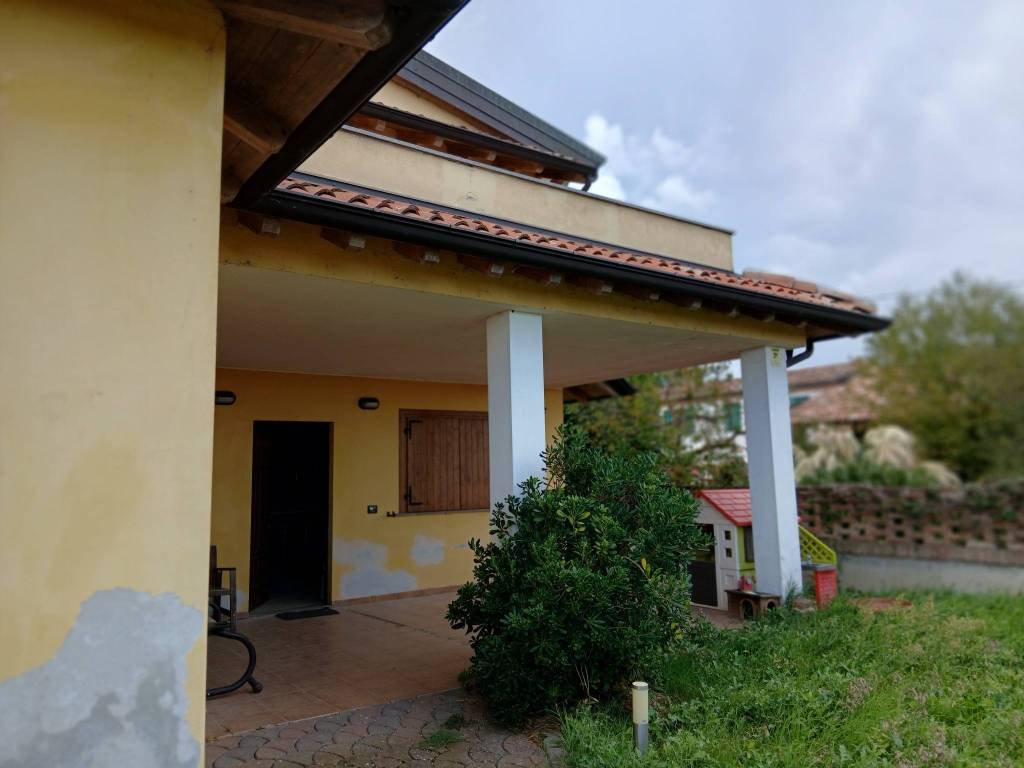 casa indipendente in vendita a Caorso in zona Roncarolo