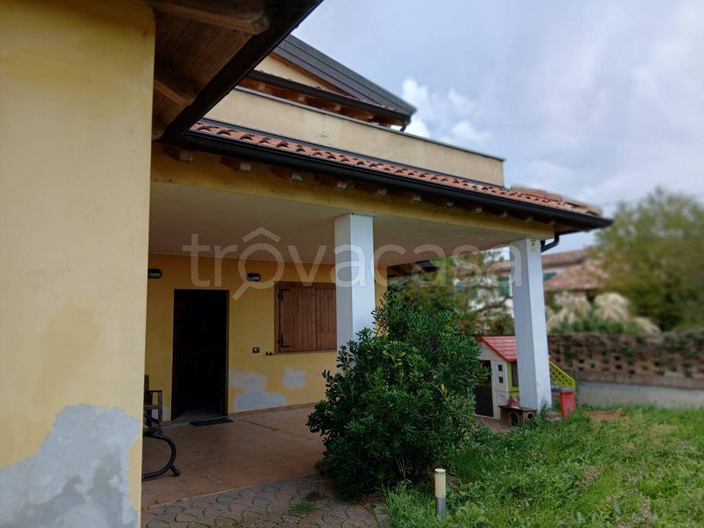 casa indipendente in vendita a Caorso in zona Roncarolo