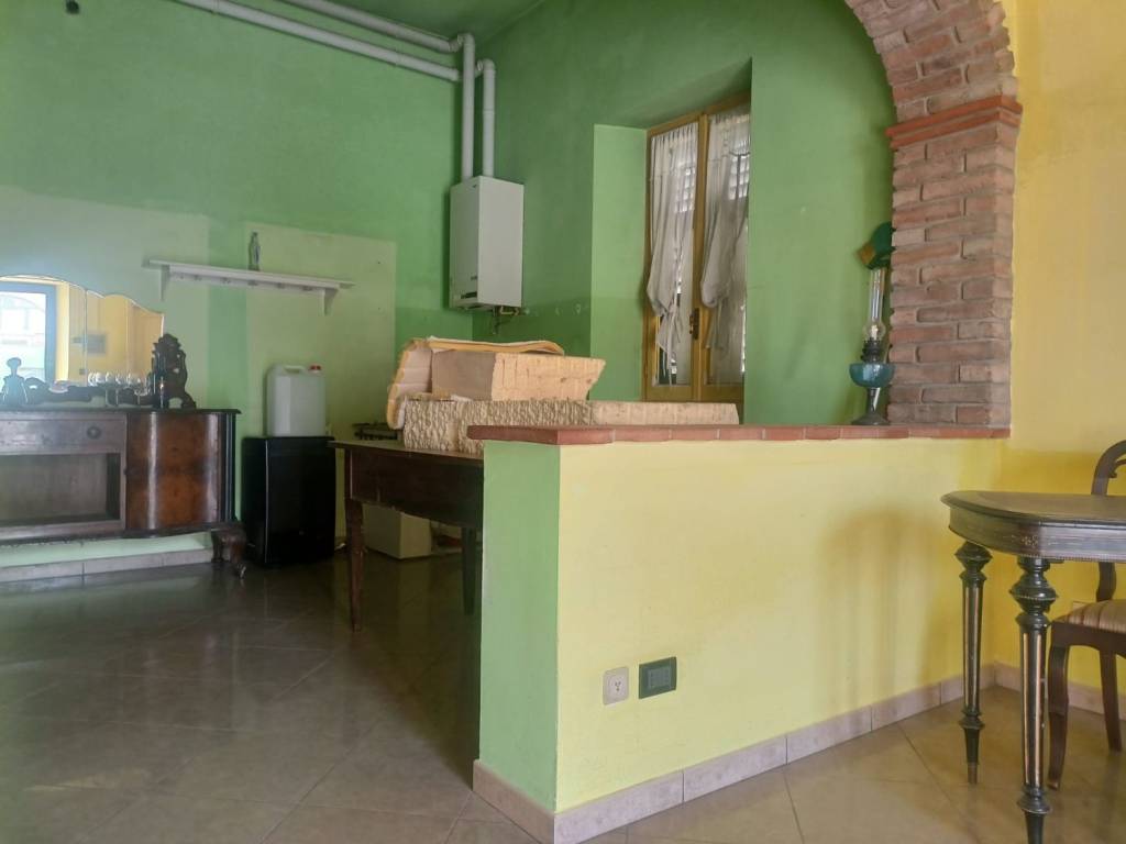 negozio in vendita a Caorso