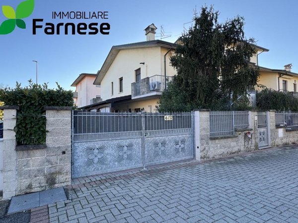 casa indipendente in vendita a Caorso