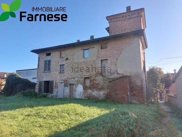 casale in vendita a Caorso