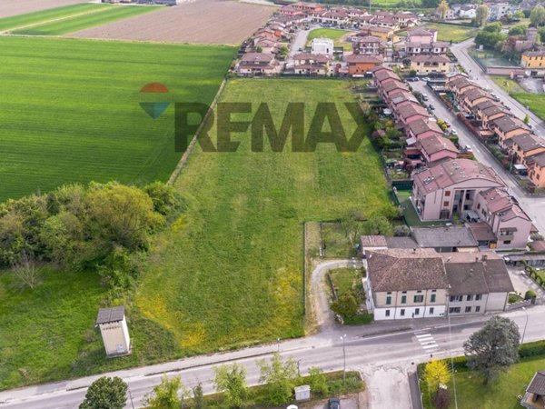 terreno edificabile in vendita a Caorso