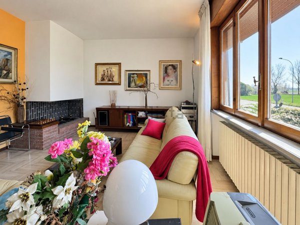 casa indipendente in vendita a Caorso in zona Fossadello