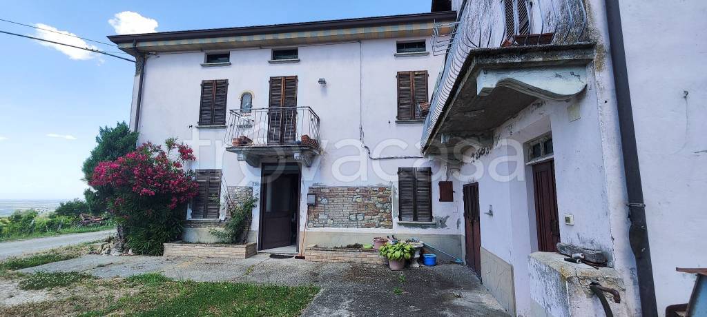 casa indipendente in vendita a Carpaneto Piacentino in zona Magnano